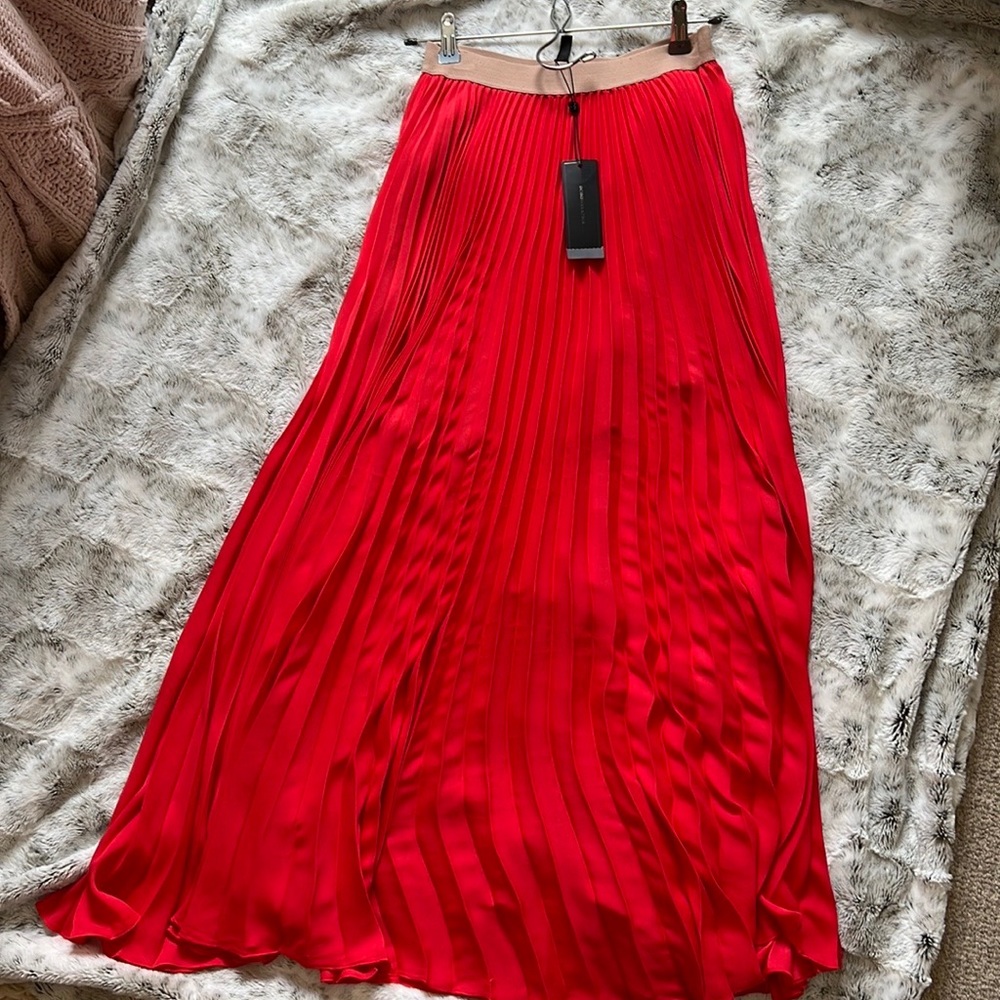 BCBG pleated “Esten” skirt